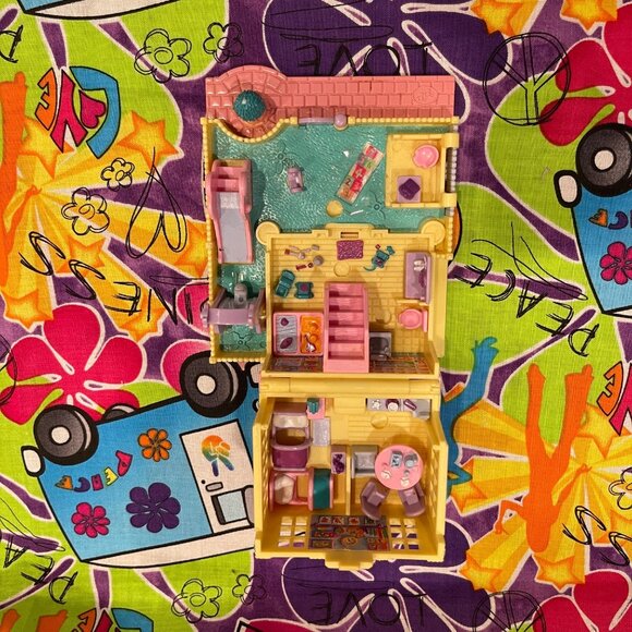 Vintage 1994 Bluebird Polly Pocket Pollyville Nursery School Doll House - Picture 3 of 9